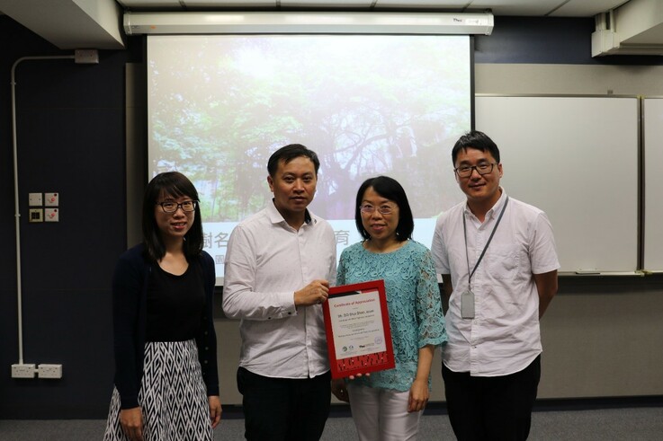 The Faculty of Design and Environment would like to express our gratitude to the Highways Department for the support of the programme. From the right: (1) Dr. ZHANG Hao, Allen, Assistant Professor, THEi; (2) Miss NG Tze Kwun, Kathy, Chief Landscape Architect, Highways Department; (3) Mr. SO Shui Shan, Isaac, Landscape Architect, Highways Department; (4) Miss LAU Yat Ting, Karina, Assistant Landscape Officer, Highways Department.