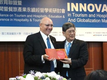 Presenting souvenir of THEi to Prof. Yung by Prof. Pine