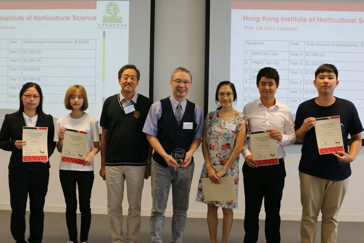 Group photo of Prof. L.M. CHU and representative of Hong Kong Institute of Horticultural Science, Dr. Caroline LAW, teaching staff of BA HLM and scholarship recipients.