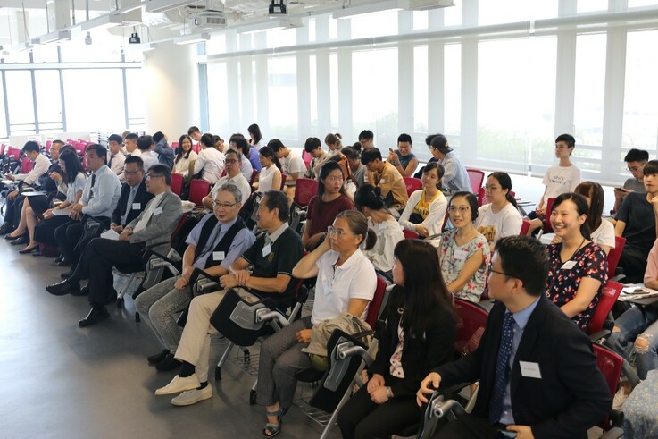 Representatives from the industry attended the ceremony and listened the student sharings. 