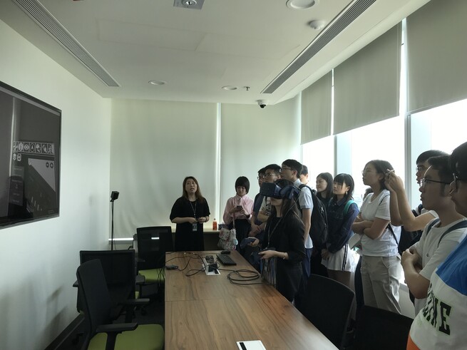 Student experienced the application of virtual reality (VR) in BIM world