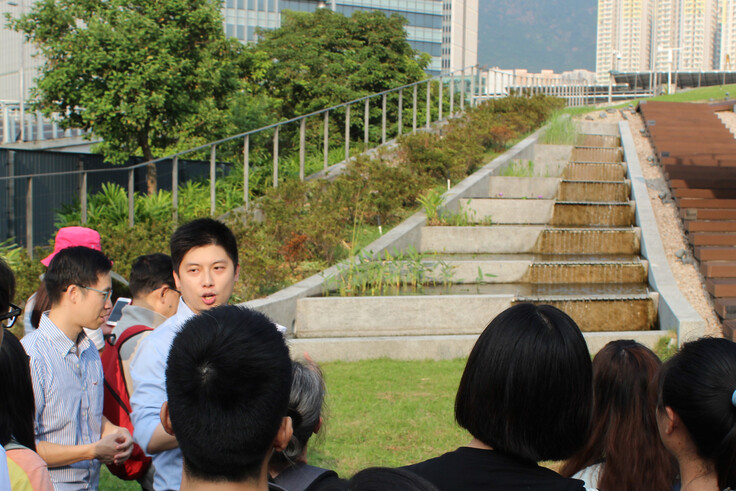Mr. Paul CHENG, Senior Engineer of Landscape Unit of DSD and his colleague, Mr. Peter LAM, Landscape Architect of DSD, explained the various green features at Kowloon City No. 1 Sewage Pumping Station adopted for stormwater management.